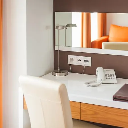 Bazuny Hotel&spa 3* コシチェジナ