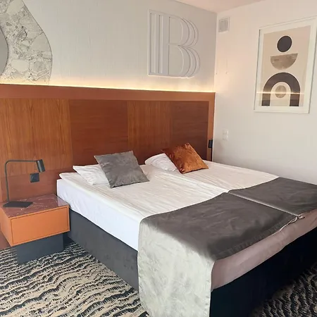 Bazuny Hotel&spa コシチェジナ